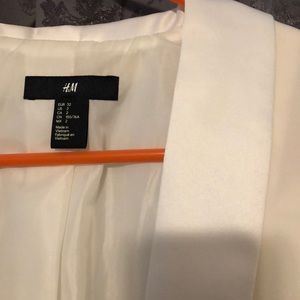 H&M Jackets & Coats - H&M White/Cream Blazer size 2 H&M Jackets & Coats - H&M White/Cream Blazer size 2
